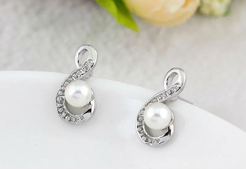 Danbi Pearl Jewelry Set featuring elegant silver earrings with round pearls and sparkling accents