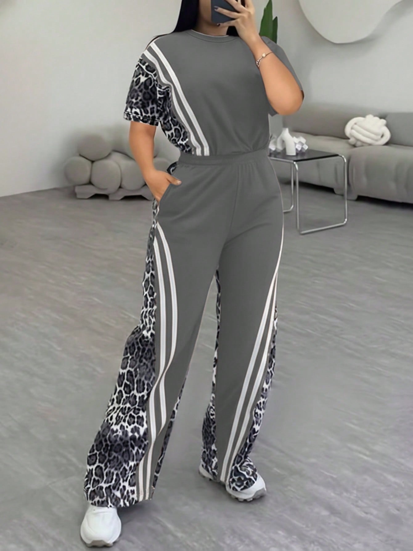 Stylish 3Sixty5 modern matching set for women in gray and leopard print for a trendy look